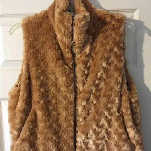 Faux Fur Sleeveless Vest In Camel Brown With Satin Lining & Zipper Closure NWT - Picture 8 of 12